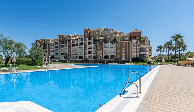 Apartment With Terrace and Pool Access