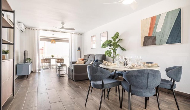 Apartment with terrace next to Port of Malaga by REMS