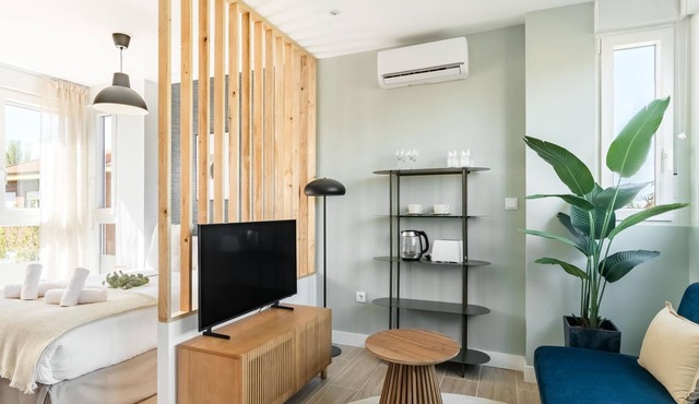 Arturo Soria Stays by Charming III - newly renovated, Parking