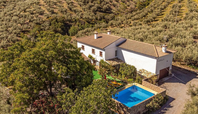 Awesome home in Castillo de Locubin