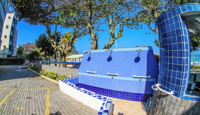 Beachfront - 2 Bedroom Suites + Air Conditioning, 2 Bathrooms, Living Room, Kitchen, 1 Garage, Wi-Fi and Bed Linen in SP