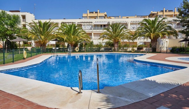 Beachfront apartment, with pool and urban areas. Zarati