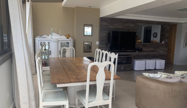 Beachfront apartment with daily cleaning service. in Centro