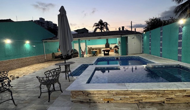 Beachfront house with 3 suites, pool, and all the comforts to enjoy the beach. in Caraguatatuba