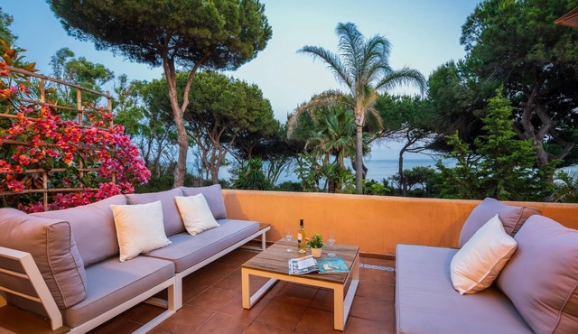 Beachfront Luxury Townhouse Direct Sea Access & Pool near Marbella