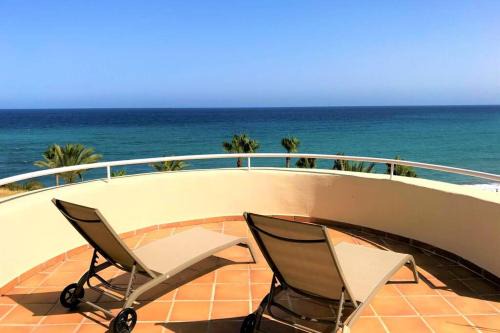 Beachfront PENTHOUSE - El MIRADOR DE BERMUDA BEACH