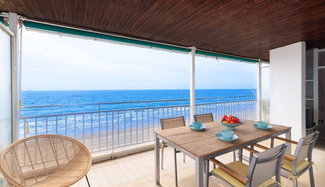 Beachfront | Spectacular sea views in La Pineda
