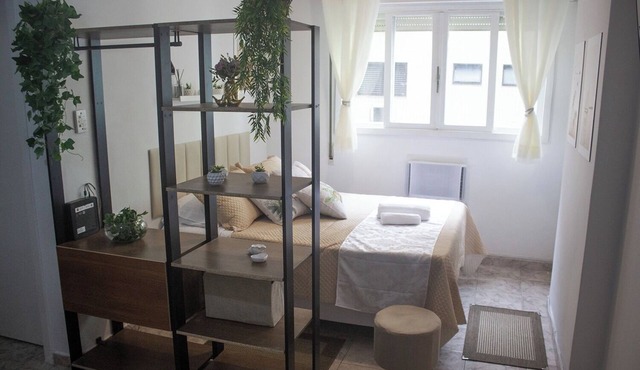 Beachfront studio apartment on Aparecida beach, Santos, with fast Wi-Fi. in Santos
