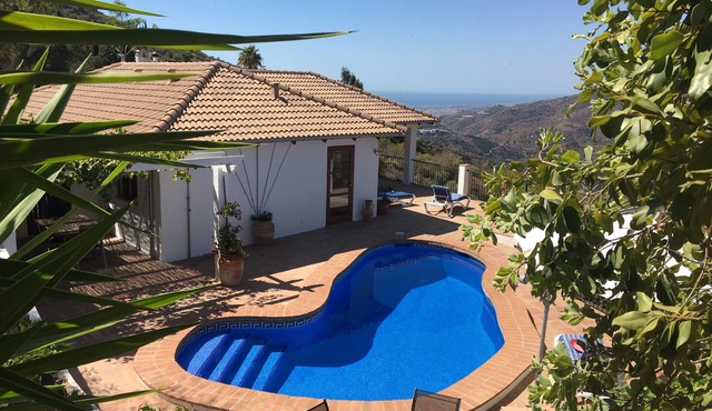 Beautiful 3 bedroom villa with Private Pool and Stunning views close to Competa.