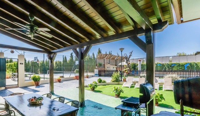 Beautiful and spacious semi-detached house with heated outdoor pool and solar panels.