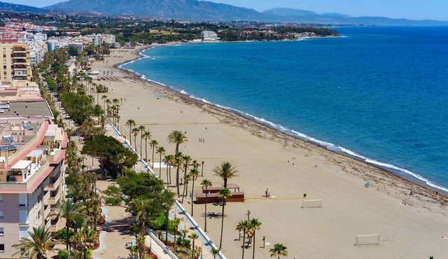 Beautiful apartment for 6 guests with A/C, WIFI, hot tub, pool, TV, terrace and parking