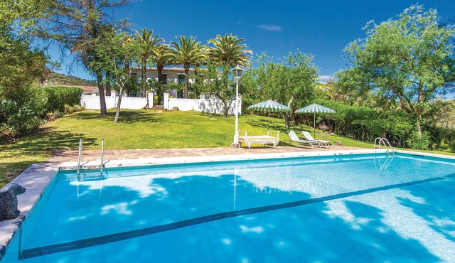 Beautiful home in Higuera de la Sierra