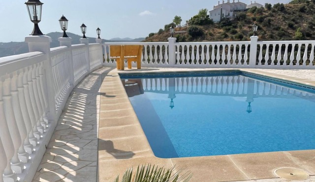 Beautiful home in Cómpeta with private swimming pool, can be inside or outside