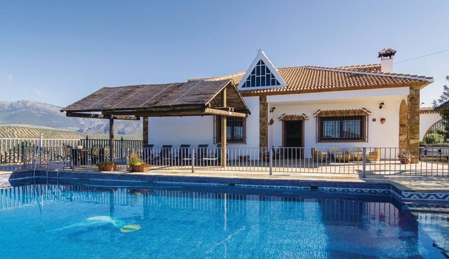 Beautiful home in Iznájar
