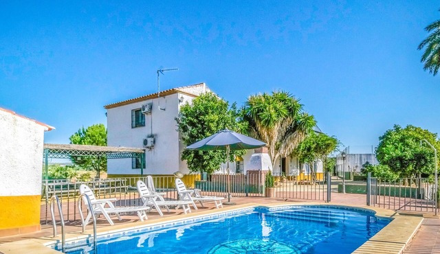 Beautiful home in Posadas with private swimming pool, can be inside or outside