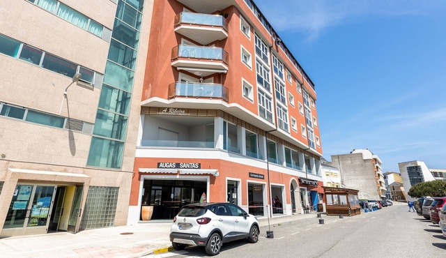 Beautiful, modern vacation apartment directly by the sea!