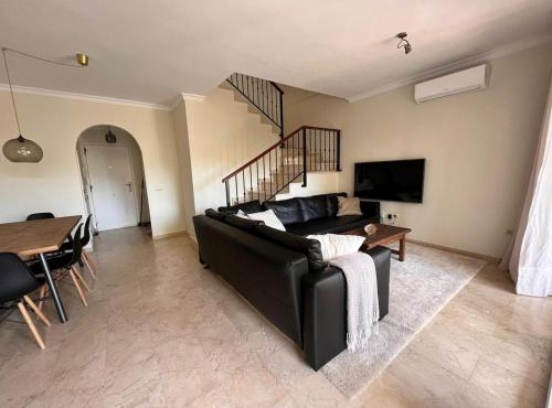 Beautiful Townhouse Close To Beach