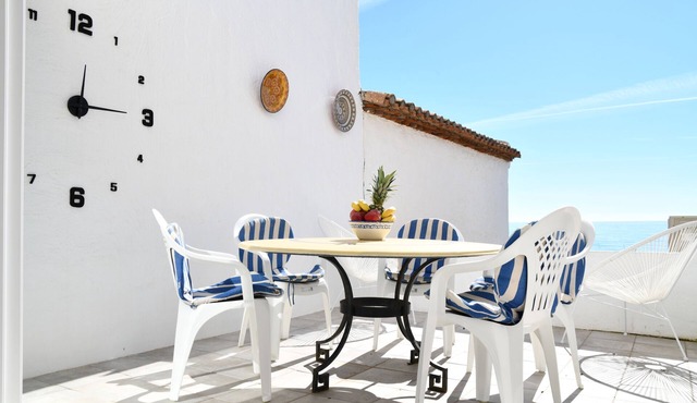 Beautiful traditional 4 bed villa on the beach