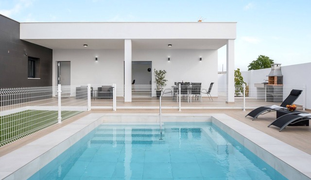 Beautiful Villa Sandra (just families) with Pool, Air Conditioning & Terraces