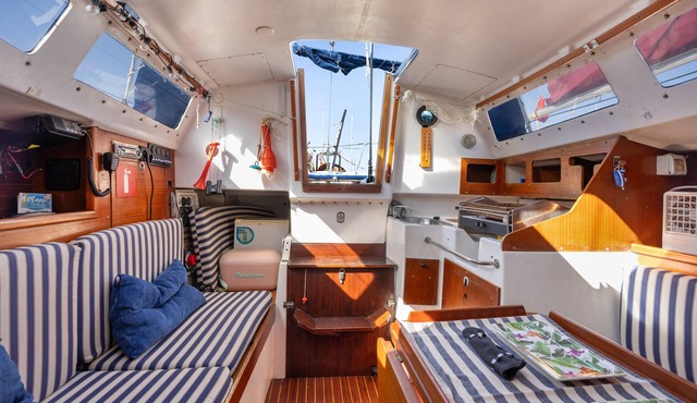 Boat 'En El Corazón Del Puerto' with Sea View, Wi-Fi and Air Conditioning