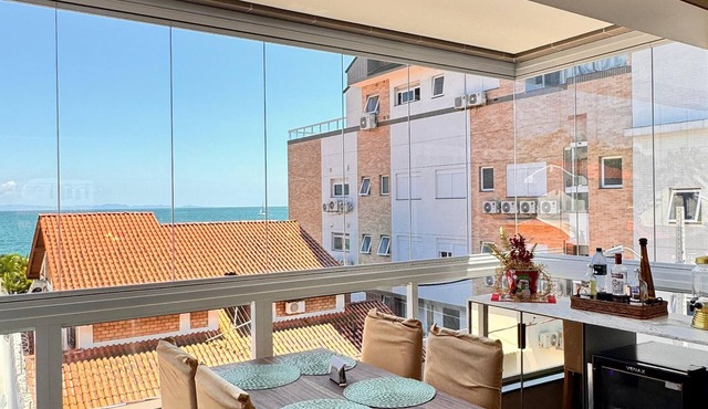 Bom Jesus Waterfall Luxury apartment with 3 suites, 30 meters from the beach in Florianópolis