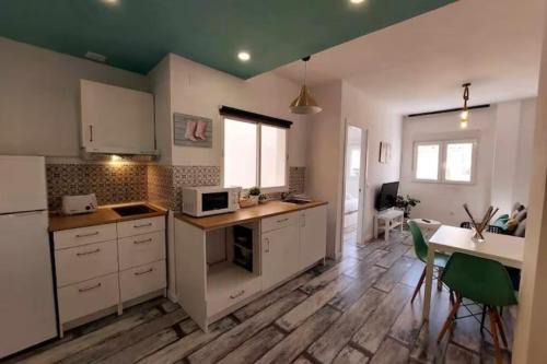 Bonito apartamento en 2º línea de playa & parking