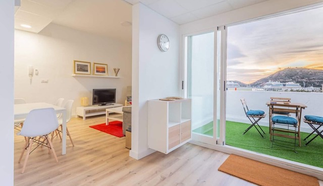 Brand new penthouse with port views, wifi and parking