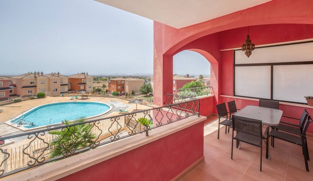 Brand new sunny golfing holiday home