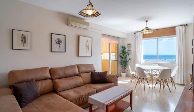 Breakfast with views, parking, terrace and pool