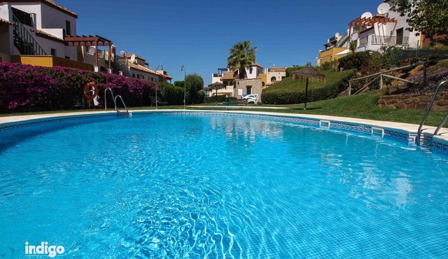 Bright 3-Bedroom Townhouse Las Lomas BAU01