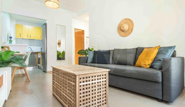 Bright apartment near the historic center by REMS