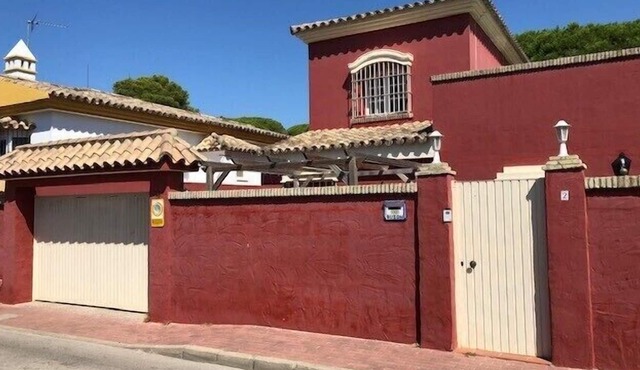 Bright Villa in quiet Beach Urbanization