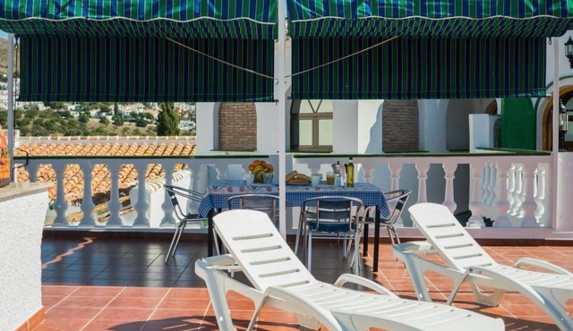 "Córdoba" mit Gemeinschaftspool und fantastischer Aussicht in einem andalusisch by Interhome
