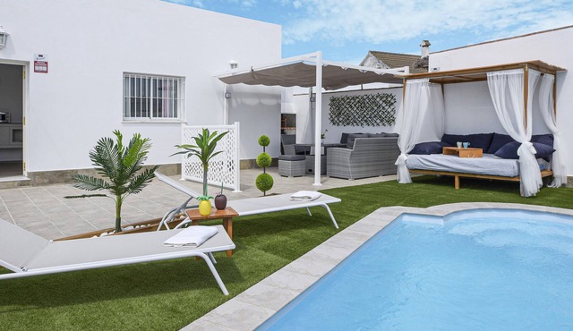 Casa Caramelo with Mountain Views and Private Pool – Families Only