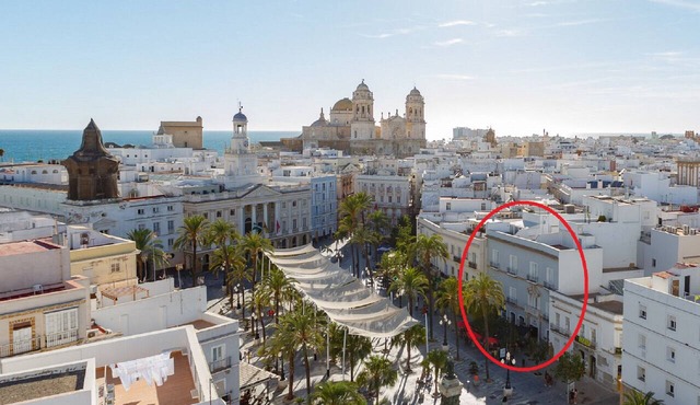 Capitan Veneno ETERNO Y REBELDE by Cadiz4Rentals