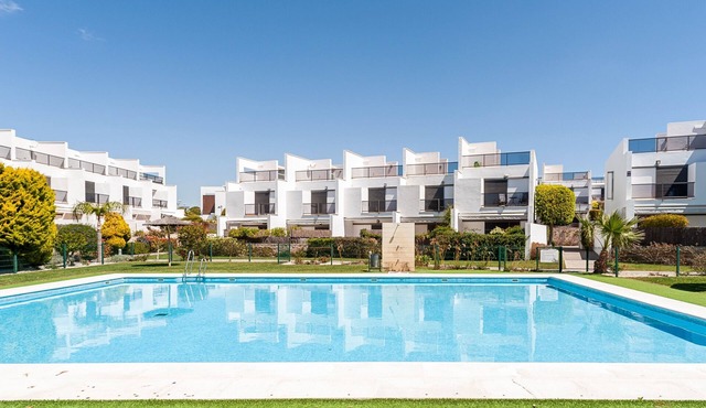 Casa Alena - 3-Bedroom Home with Pool & Terrace in Conil de la Frontera