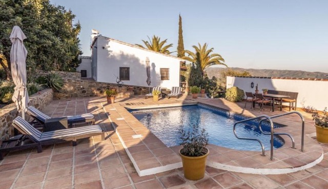 Casa Algarrobo by Rosas Cantares