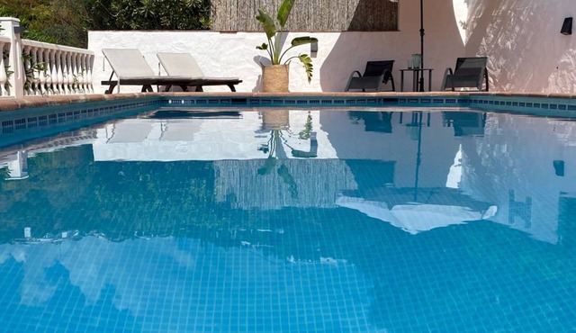 Casa Bán Wonderful Villa with A/C 3 bedrooms 2 bathrooms. Private Pool & BBQ