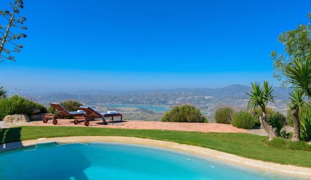 Casa Belmonte Alcaucín by Ruralidays