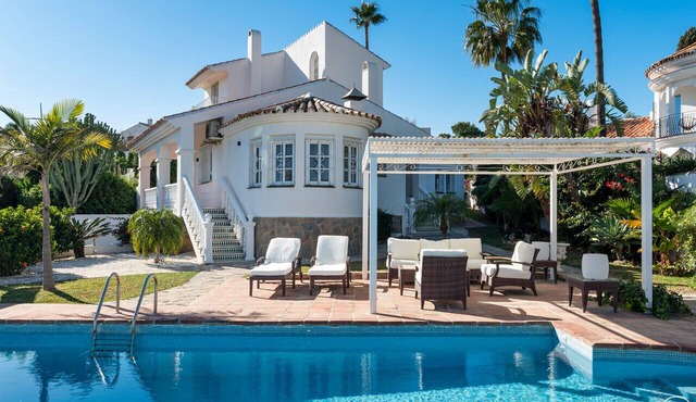 Casa Blanca | private pool - garden - bbq - jacuzzi