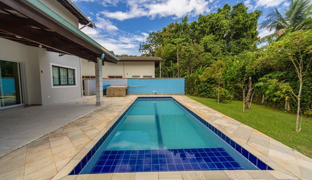 Casa com Piscina e Ar a 700m da Praia de Guaratuba in Bertioga