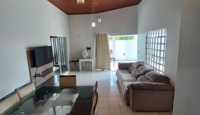 CASA COM PISCINA EM ÁREA NOBRE PRÓXIMO A PRAIA PARQUES RESTAURANTES E SHOPPING. in Boa Vista