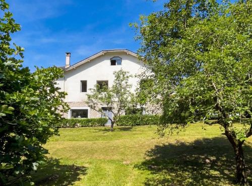 Casa con bosque en Cantabria