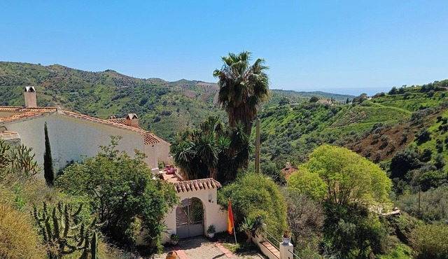 Casa del Palmas - Charming Private Villa with 2 Bedrooms. 25 minutes from Malaga