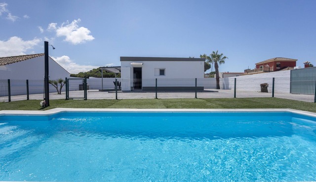 Casa El Marques: Private Pool, Terrace & Wi-Fi in Chiclana de la Frontera