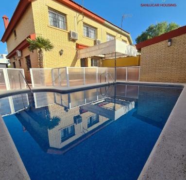 Casa Hermosilla con piscina by Sanlúcar Housing