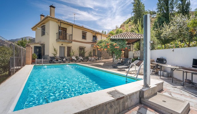 Casa Hitos Country House with Mountain Views, Wi-Fi, and Air Conditioning