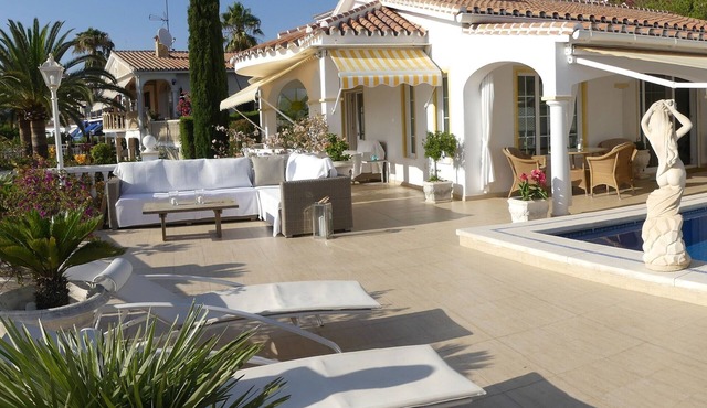 Casa Jolanda: Stylish Villa with Sea View, Wi-Fi & Air Conditioning