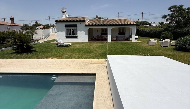 Casa Los Alamos with Pool, Renovated Kitchen, Wi-Fi, and Terrace