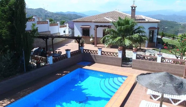 Casa Mirador Las Claras: Villa with garden, private pool, A/C. Beautiful views